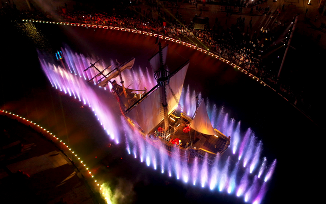 Show diễn kết hợp 3D trên sân khấu thuyền lớn nhất châu Á