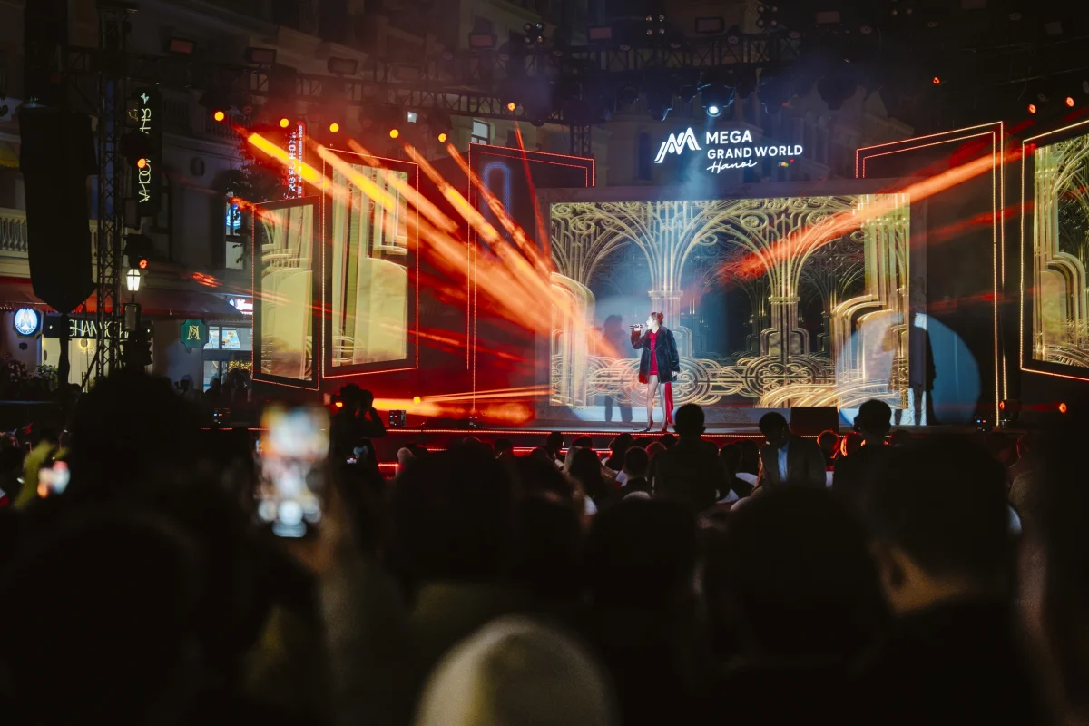 Show diễn kết hợp 3D trên sân khấu thuyền lớn nhất châu Á